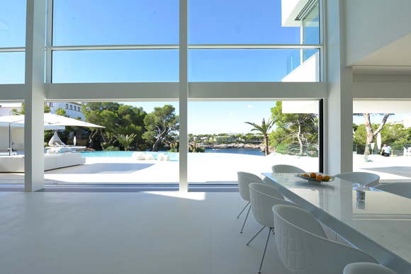 Luxus-Designvilla-direkt am Meer-Pool-Mallorca-Cala D'Or-Spanien