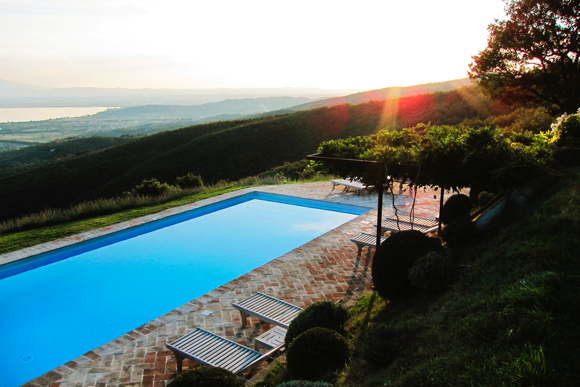 Designvilla mit Pool–luxusvilla Italien mieten–exklusive ferienvilla Umbrien 