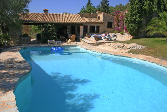 Ferienfinca mit Pool und Service bei Pollenca auf Mallorca mieten