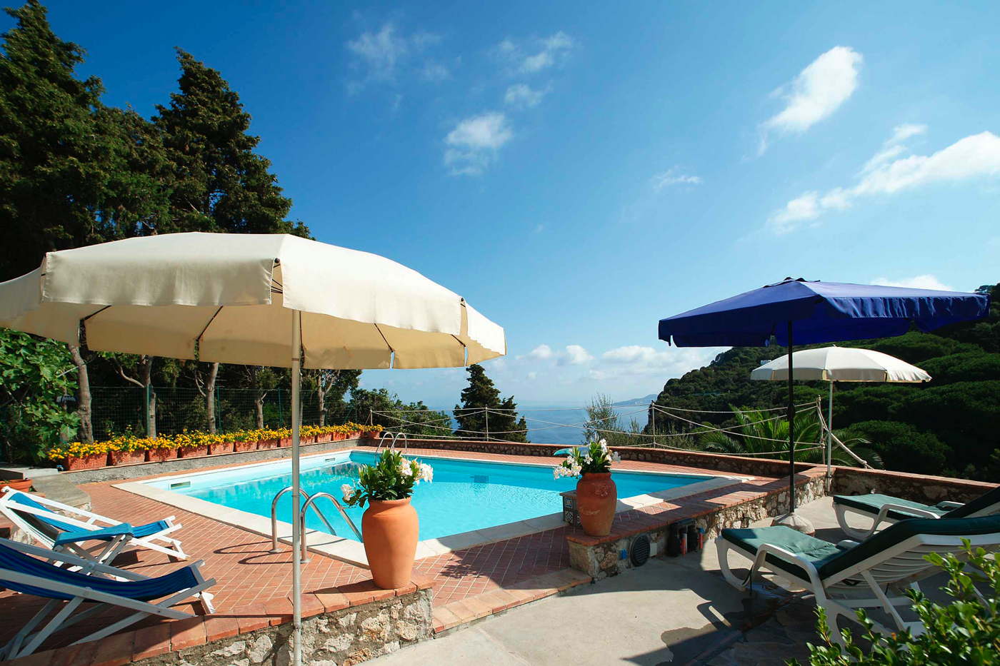 Luxusvilla in klassischer Architektur Capris mit Pool mieten