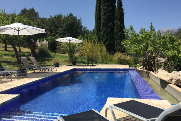 Ferienfinca Cami Blanc mit Pool und großem Garten auf Mallorca Spanien