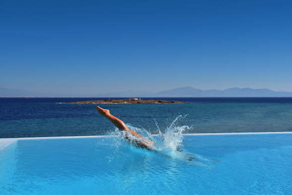 Luxusvilla mit Pool und Service am Meer auf Aegina Griechenland mieten