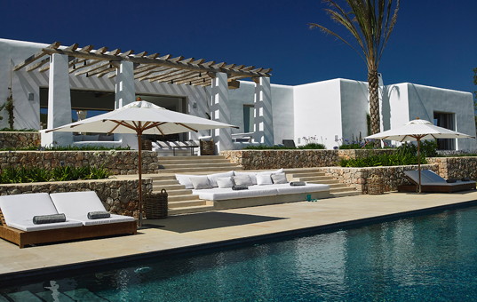 Spanien - Balearen  - Ibiza - Sant Miguel - Can Trull - großzügige Terrasse mit Pool