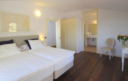 Spanien - CANARY ISLANDS - TENERIFE - Adeje - Casa Blanca - Spacious double bedroom with private bath