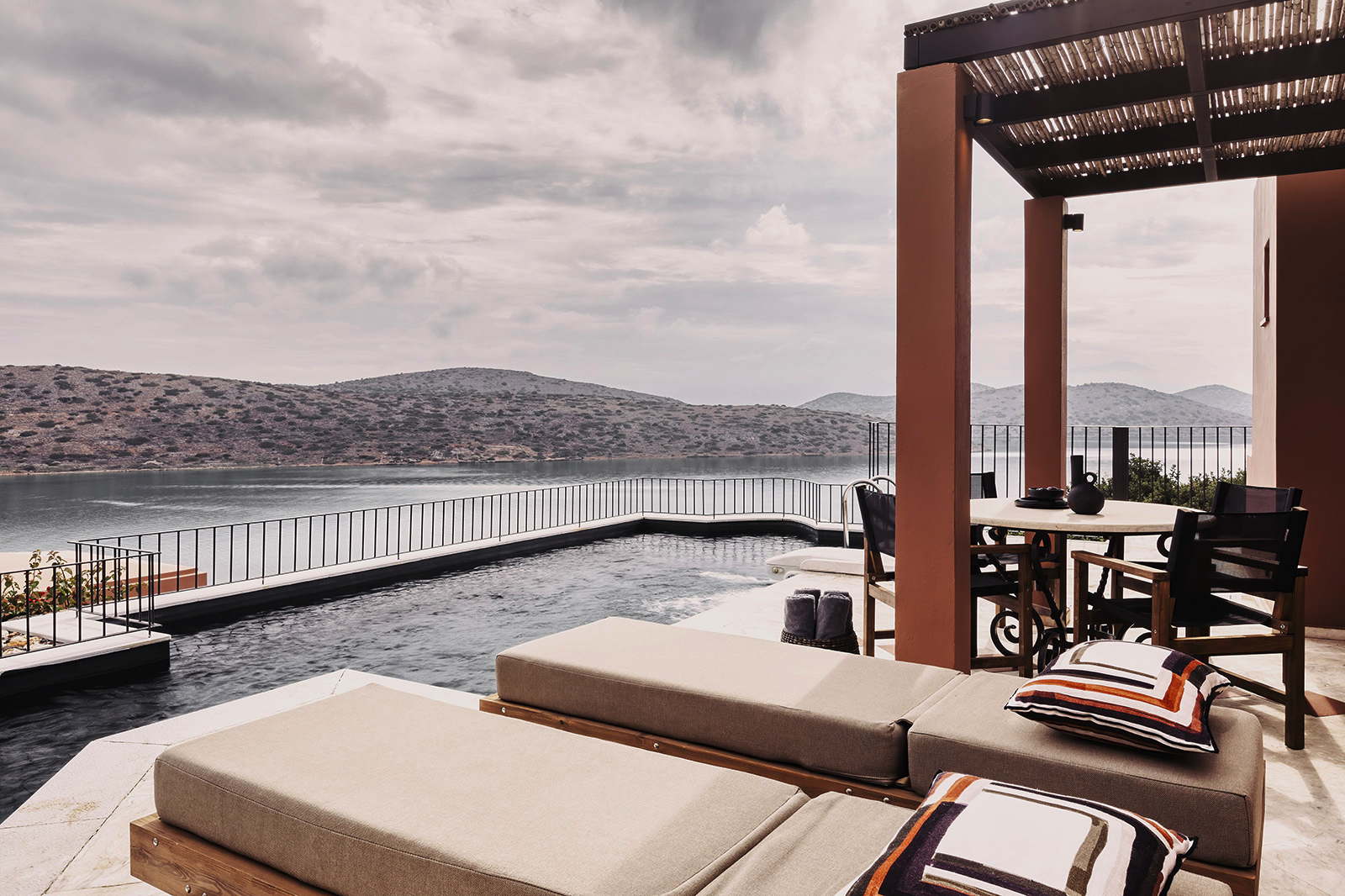 Luxusvilla mit Pool in exklusivem Resort am Meer mieten auf Kreta Griechenland
