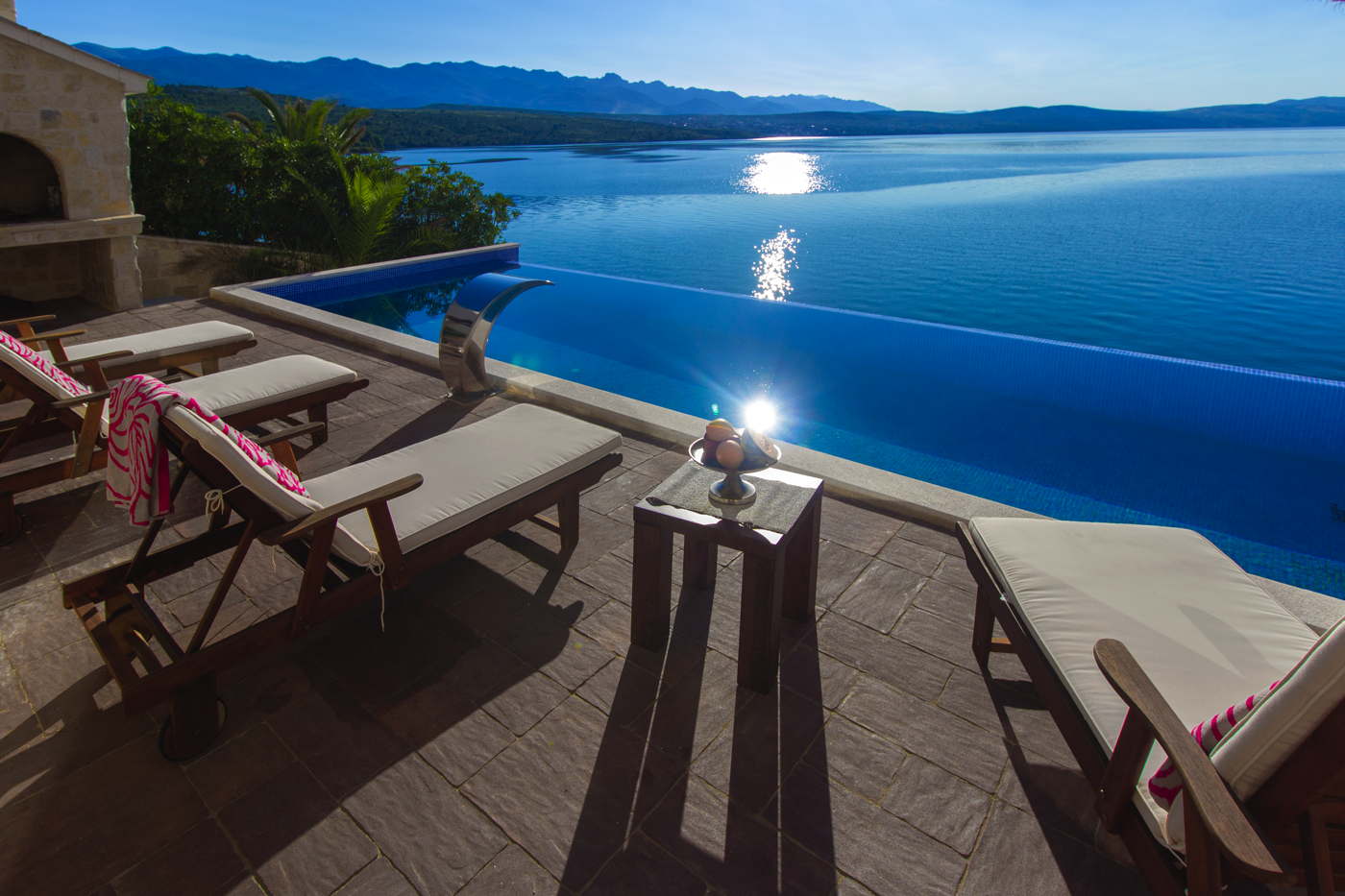 Luxusvilla in Kroatien mit privatem Strand, Pool und Service direkt am Meer  