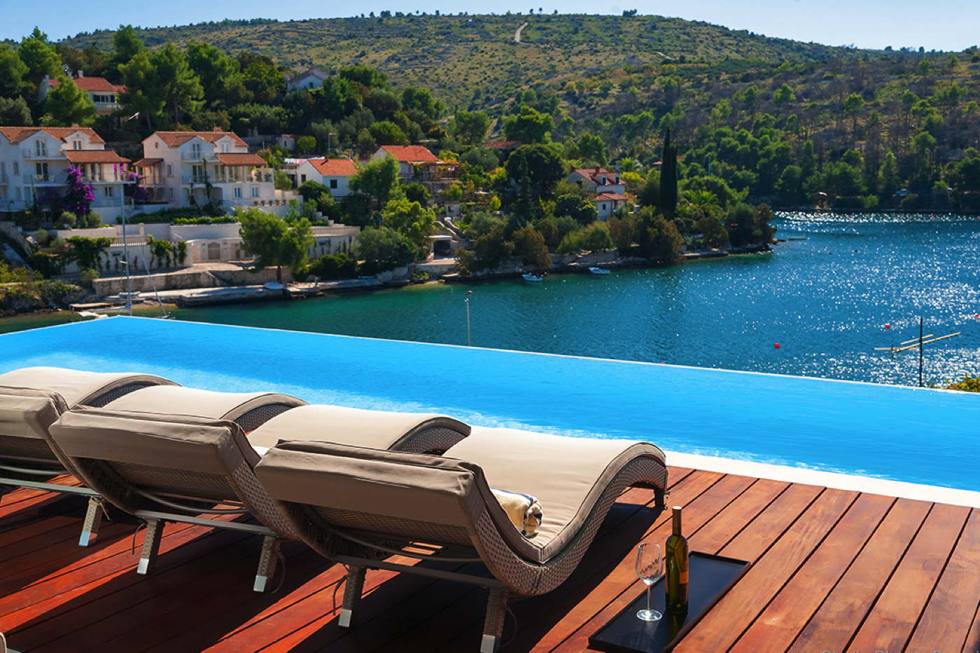 Moderne Luxusvilla mit Infinity-Pool direkt am Meer Insel Brac Kroatien