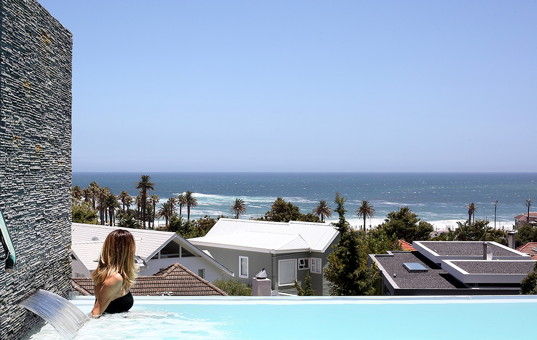 <a href='/holiday-villa/africa.html'>AFRICA</a> - <a href='/lodge/south-africa.html'>SOUTH AFRICA</a>  - <a href='/lodge/south-africa/cape-region.html'>CAPE REGION</a> - Camps Bay - Camps Bay View - Pool deck of vacation home with view of Camps Bay