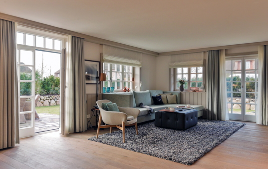 Deutschland - NORTHERN GERMANY - SYLT - Keitum - Haus Severins Plus - Bright living room with view of the garden Villa Sylt