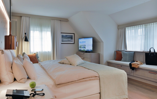Deutschland - NORTHERN GERMANY - SYLT - Keitum - Haus Severins Plus - Large double bedroom with en-suite bath Villa Sylt