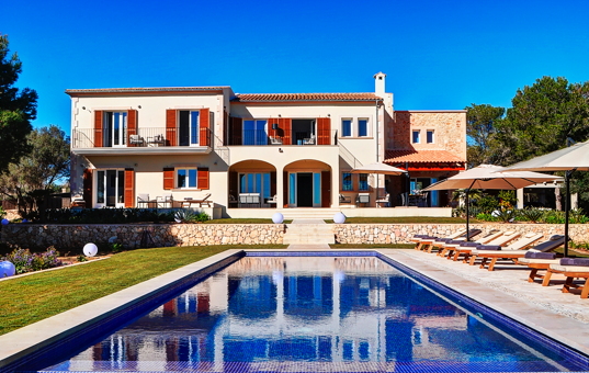 Spanien - Balearen  - Mallorca - Porto Colom                      - Finca Es Clape - Steinhaus mit Pool und Sonnenliegen