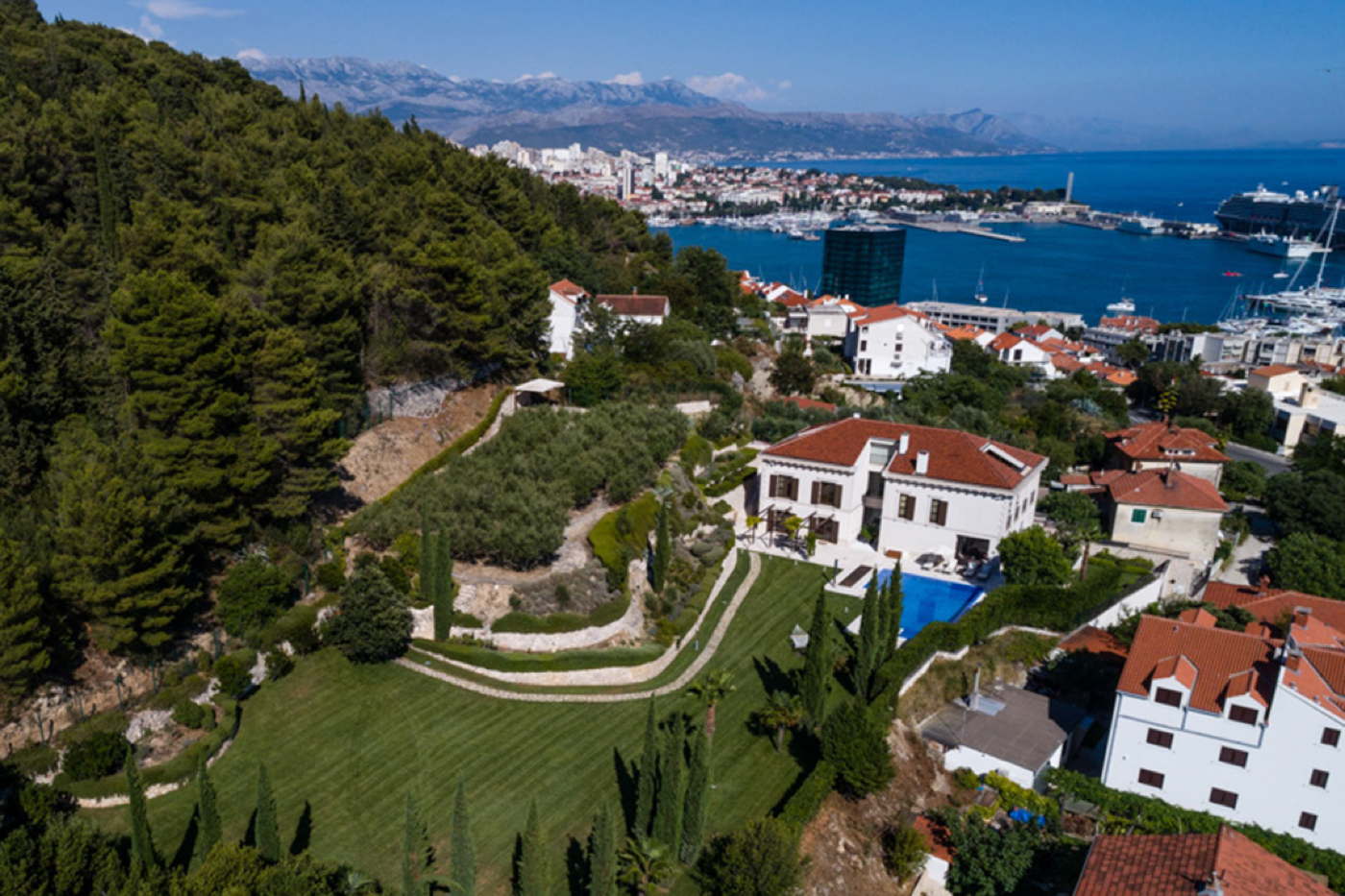 Gepflegte Ferienvilla mit Service-Ferienhaus mit Pool in Kroatien-Split