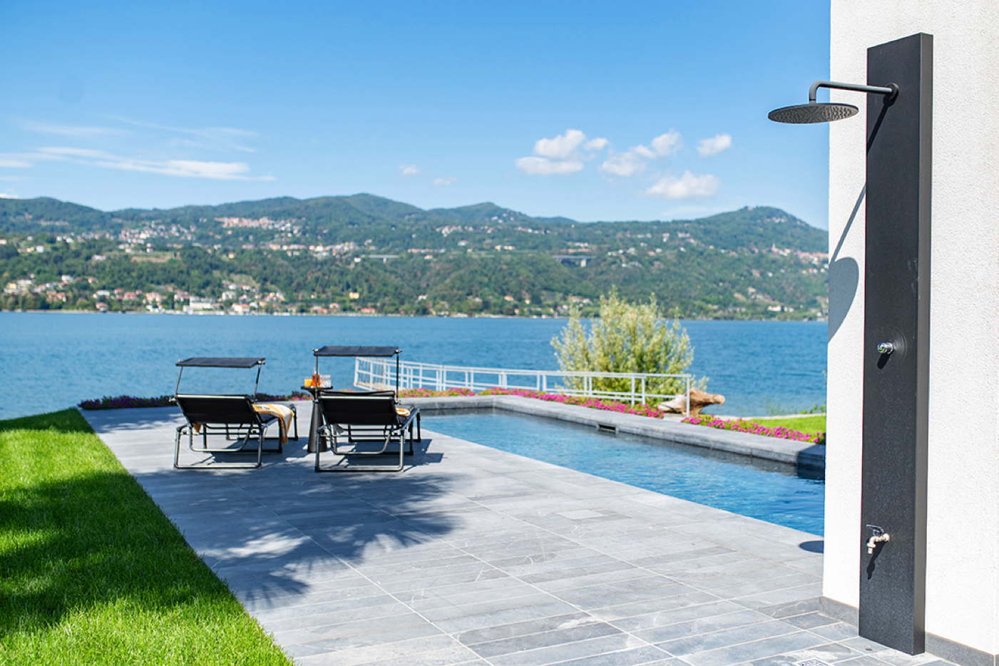 Luxusvilla am Lago Maggiore mit direktem Seezugang-Landhaus in Italien-Lago Maggiore-Angera