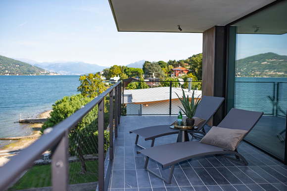 Luxusvilla am Lago Maggiore mit direktem Seezugang-Landhaus in Italien-Lago Maggiore-Angera