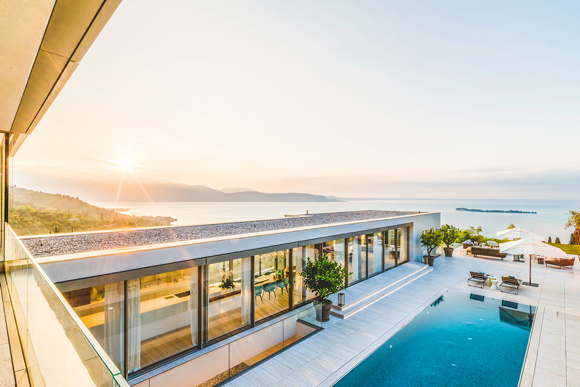 Designvilla-Luxus-Hotelvilla-Pool-Service-Italien-Gardasee-Gardone Riviera