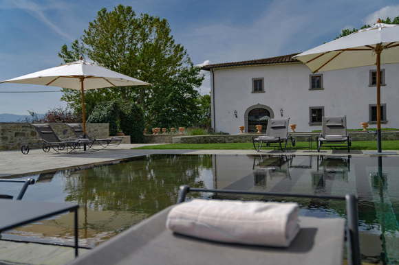Luxusvilla-Pool-Service-Landgut-Weingut-Viesca Toscana-Italien