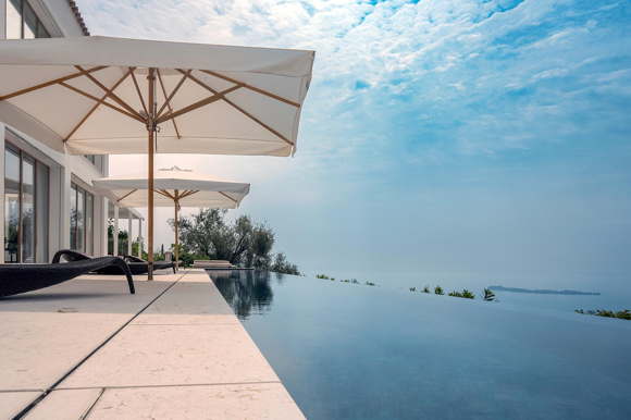 Luxus-Designvilla-25m Pool-Service-Italien-Gardasee-Gardone Riviera