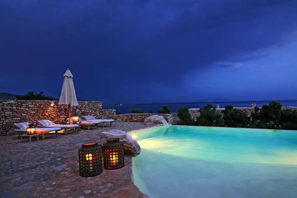 Luxusvilla mit Pool–Ferienvilla am Meer in Griechenland mieten–Paros