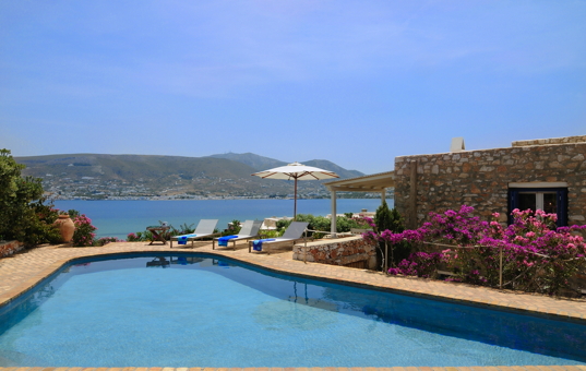 <a href='/holiday-villa/greece.html'>GREECE</a> - <a href='/holiday-villa/greece/cyclades.html'>CYCLADES</a>  - <a href='/holiday-villa/greece/paros.html'>PAROS</a> - Akrotiri - Spiti Krotiri - views from the pool to the sea