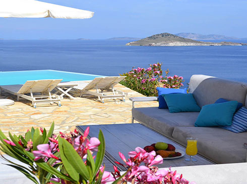 Patmos'ta tatil villası havuz manzarası