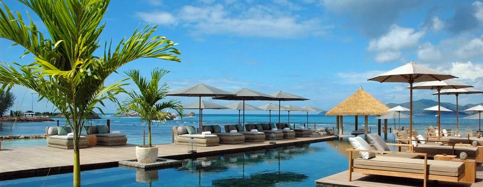 Seychellen Le Domaine de L'Orangeraie Meerblick vom Hotelresort